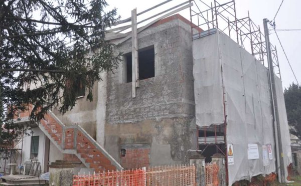 casa indipendente in vendita a Due Carrare in zona Chiodare