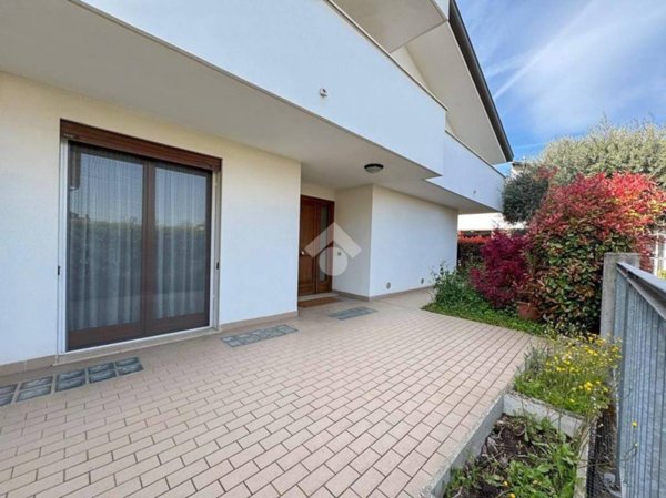 casa indipendente in vendita a Due Carrare in zona Terradura