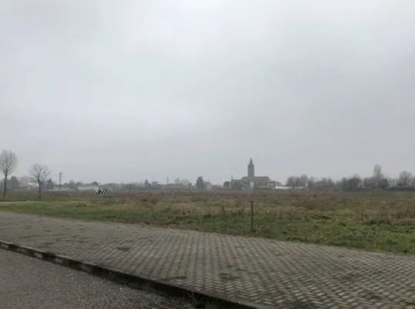 terreno edificabile in vendita a Due Carrare