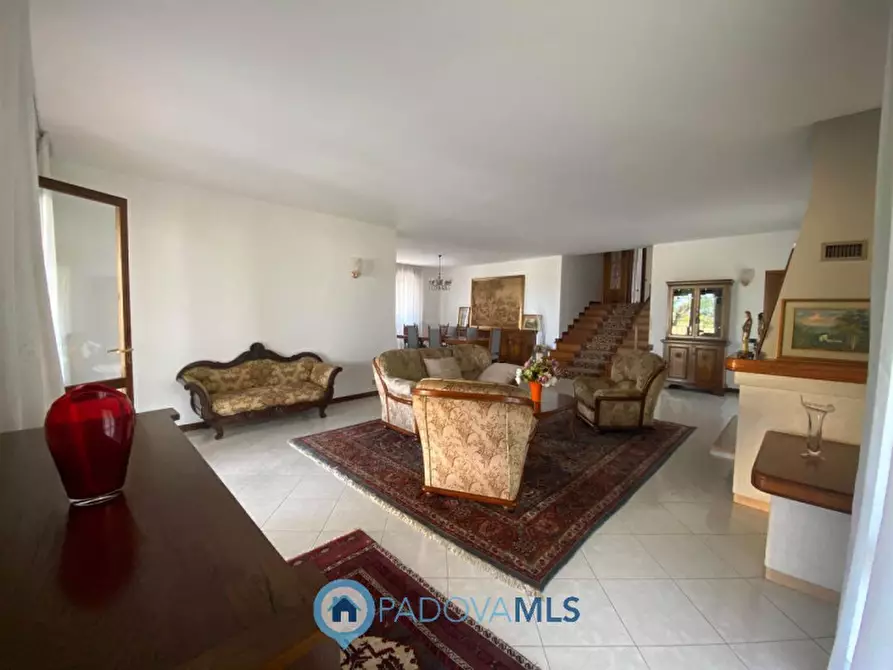 casa indipendente in vendita a Due Carrare in zona Pontemanco