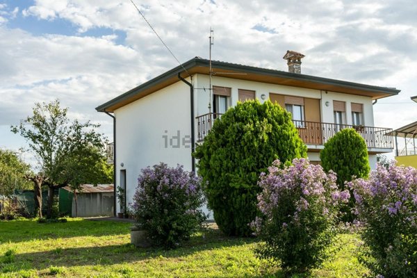 casa indipendente in vendita a Due Carrare