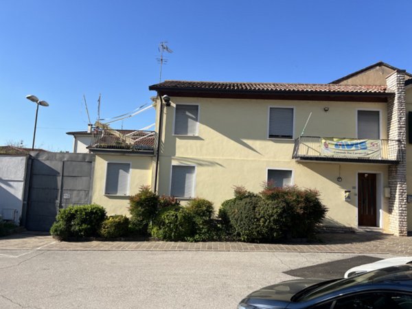casa indipendente in vendita a Due Carrare in zona Carrara San Giorgio