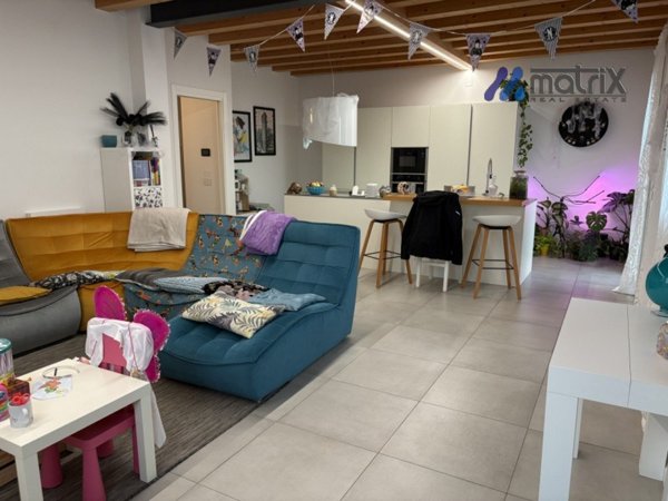 casa indipendente in vendita a Due Carrare in zona Pontemanco