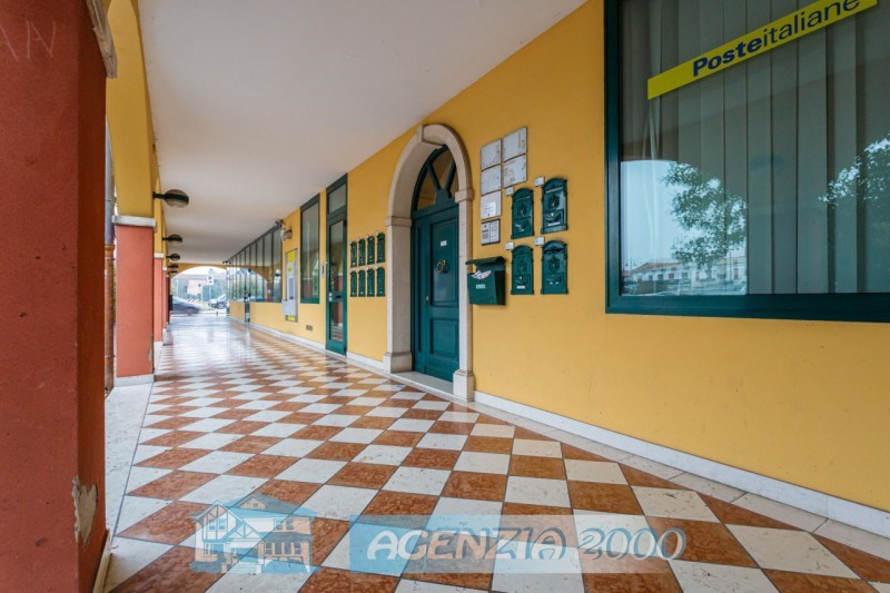 appartamento in vendita a Due Carrare in zona Palazzina