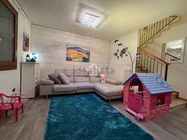 casa indipendente in vendita a Due Carrare in zona Chiodare