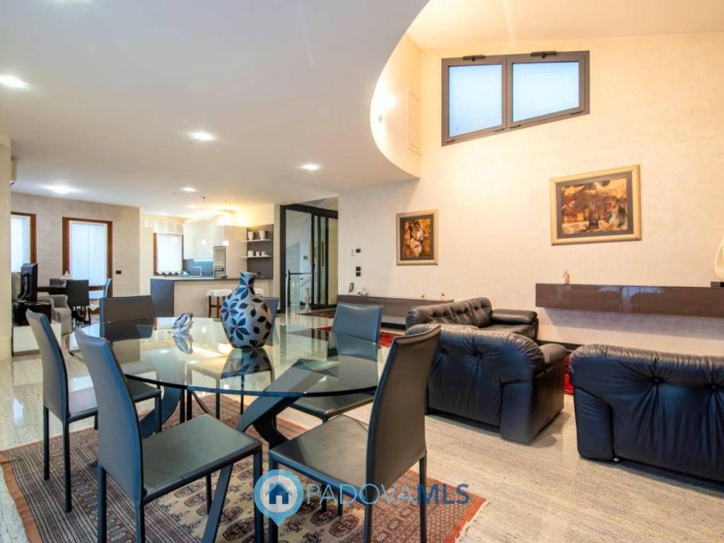 casa indipendente in vendita a Due Carrare in zona Terradura