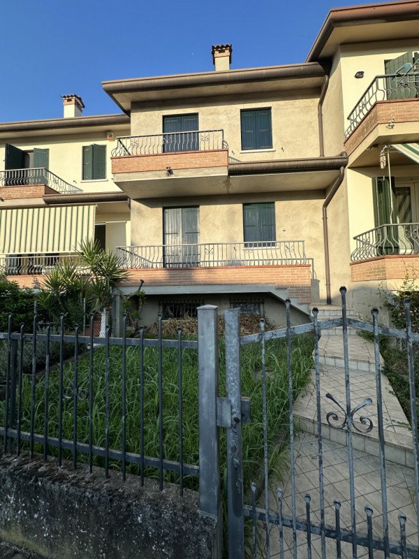 casa indipendente in vendita a Due Carrare