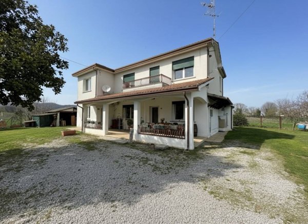 casa indipendente in vendita a Due Carrare in zona Chiodare