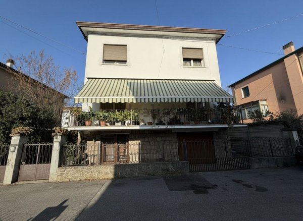 casa indipendente in vendita a Due Carrare