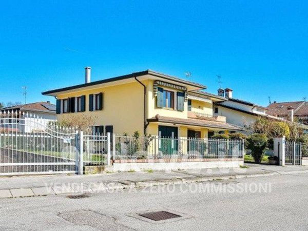 casa indipendente in vendita a Due Carrare