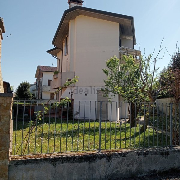 casa indipendente in vendita a Due Carrare