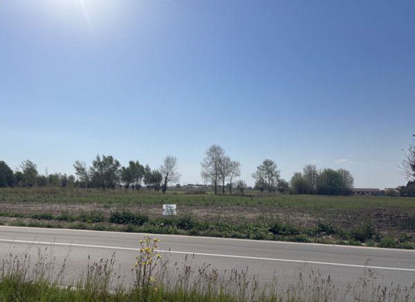 terreno edificabile in vendita a Due Carrare