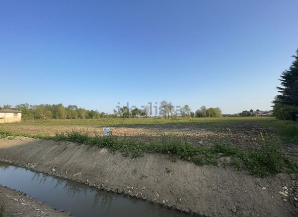 terreno edificabile in vendita a Due Carrare