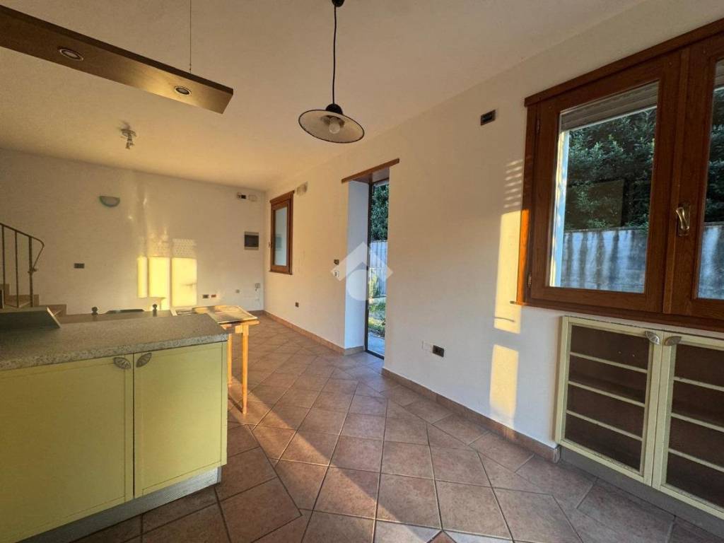 casa indipendente in vendita a Due Carrare