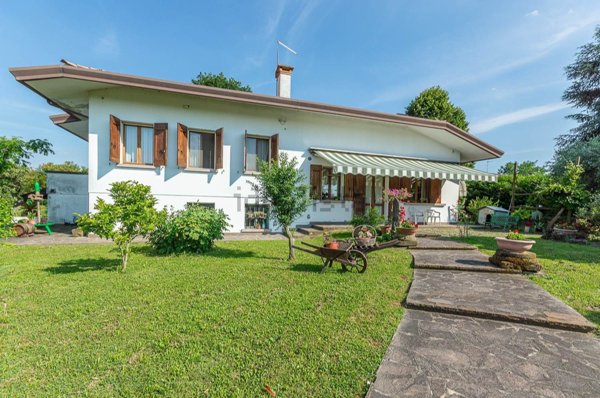 casa indipendente in vendita a Due Carrare