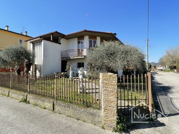 casa indipendente in vendita a Due Carrare