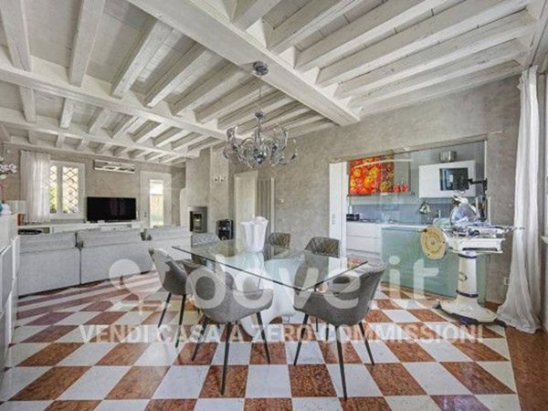 casa indipendente in vendita a Due Carrare in zona Chiodare
