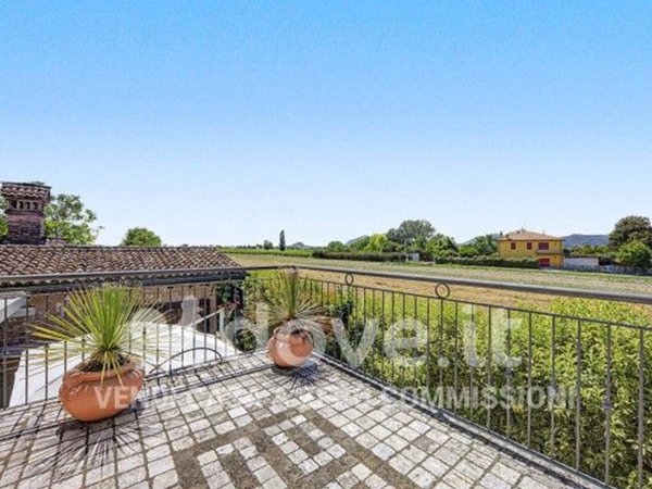 casa indipendente in vendita a Due Carrare in zona Chiodare