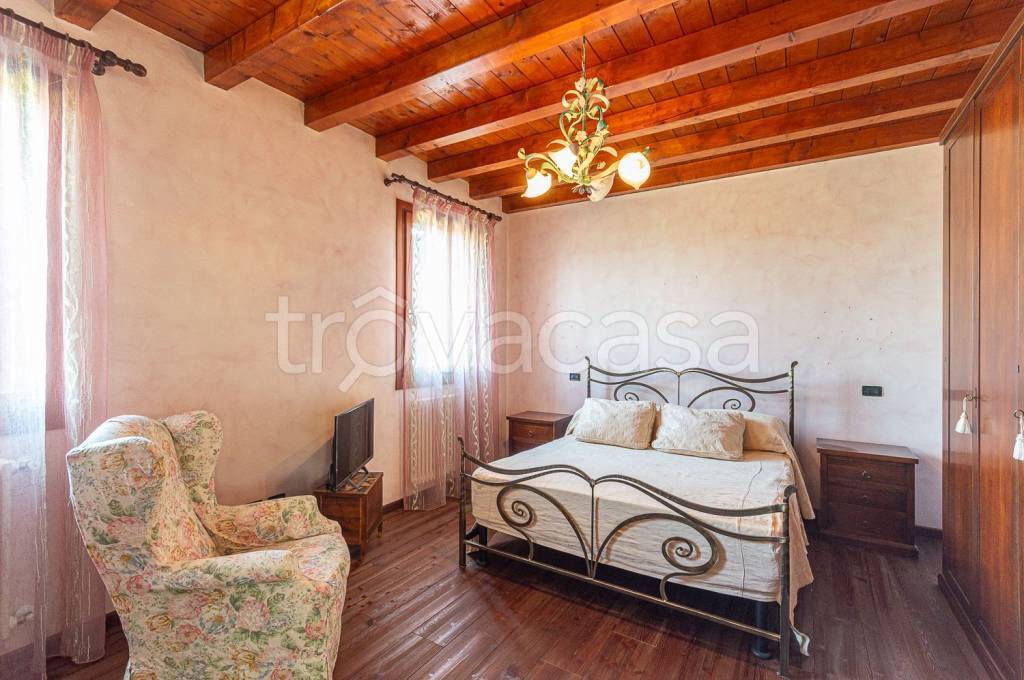 casa indipendente in vendita a Due Carrare in zona Carrara San Giorgio