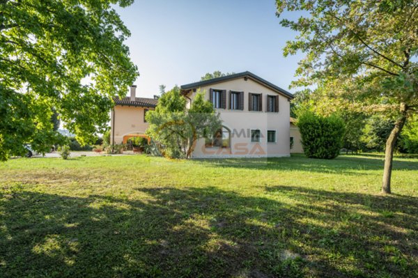 casa indipendente in vendita a Due Carrare in zona Terradura