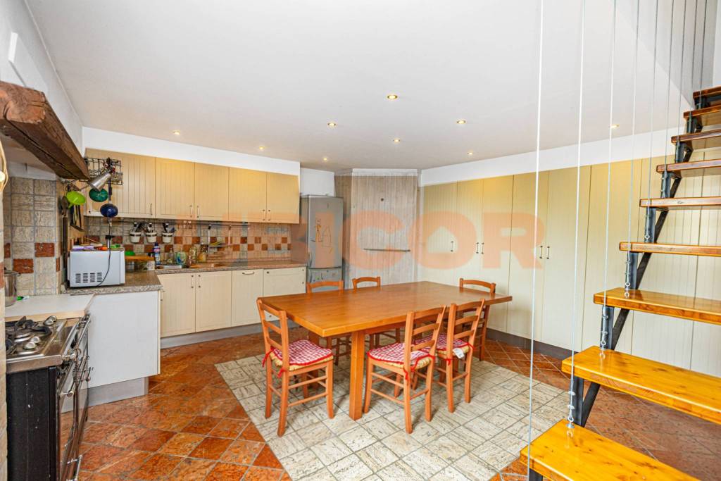 casa indipendente in vendita a Due Carrare in zona Pontemanco