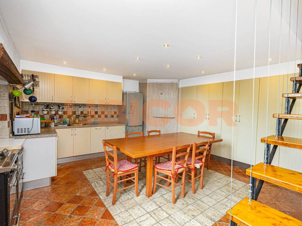 casa indipendente in vendita a Due Carrare in zona Pontemanco