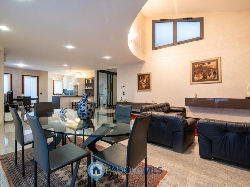 casa indipendente in vendita a Due Carrare in zona Carrara San Giorgio