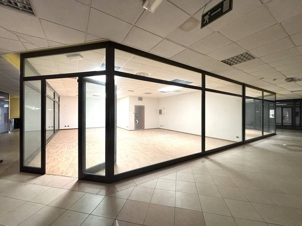 ufficio in vendita a Due Carrare