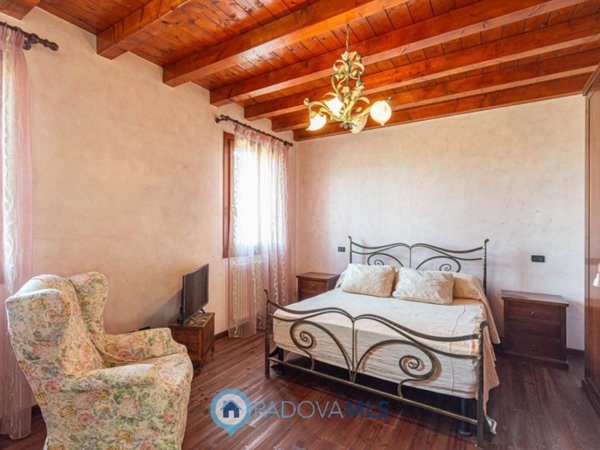 casa indipendente in vendita a Due Carrare in zona Carrara San Giorgio