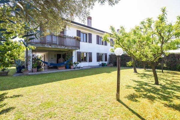 casa indipendente in vendita a Due Carrare in zona Terradura