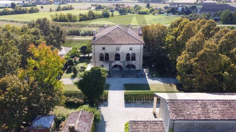 casa indipendente in vendita a Due Carrare in zona Chiodare