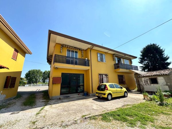 casa indipendente in vendita a Borgo Veneto in zona Saletto