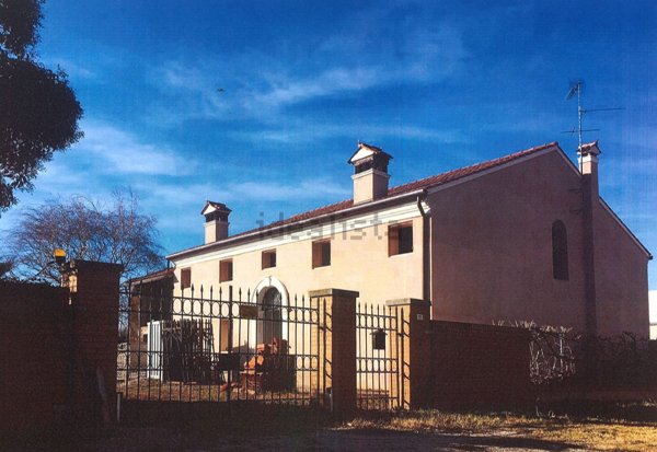 quadrivano in vendita a Borgo Veneto in zona Megliadino San Fidenzio