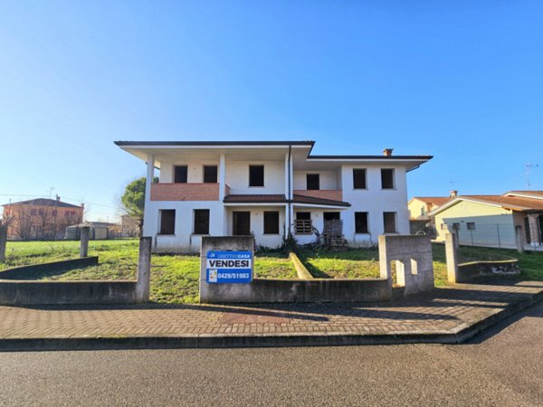 casa indipendente in vendita a Borgo Veneto in zona Saletto