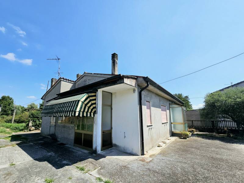 casa indipendente in vendita a Borgo Veneto in zona Taglie