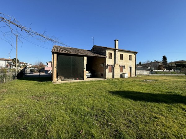 casa indipendente in vendita a Borgo Veneto