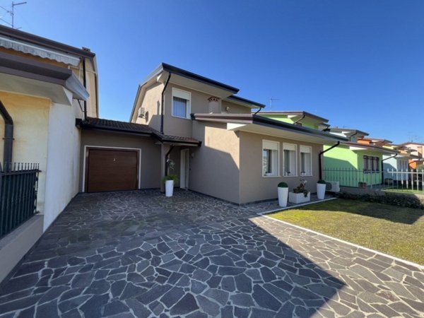 casa indipendente in vendita a Borgo Veneto in zona Saletto