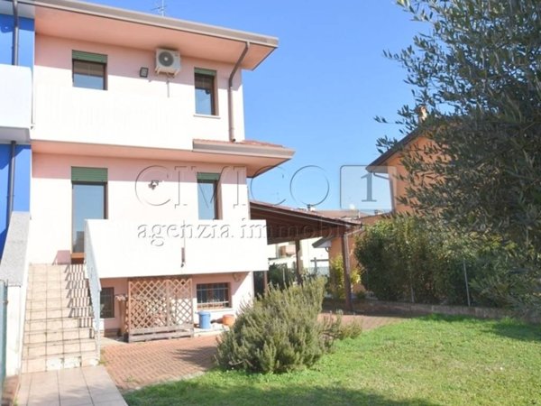 casa indipendente in vendita a Borgo Veneto in zona Saletto