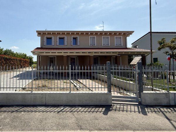 casa indipendente in vendita a Borgo Veneto in zona Megliadino San Fidenzio