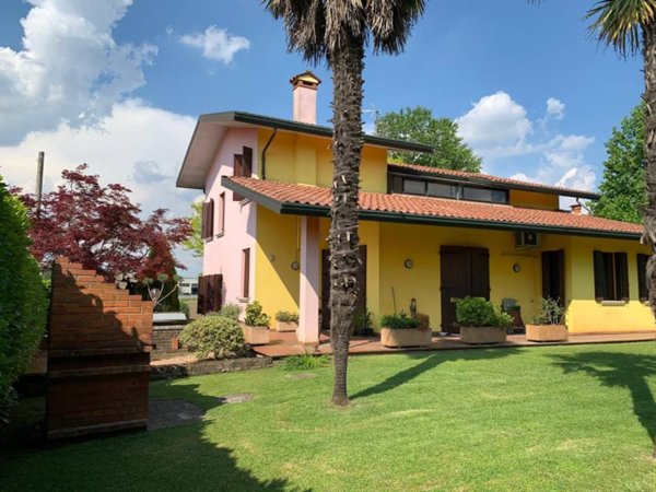 casa indipendente in vendita a Borgo Veneto in zona Saletto
