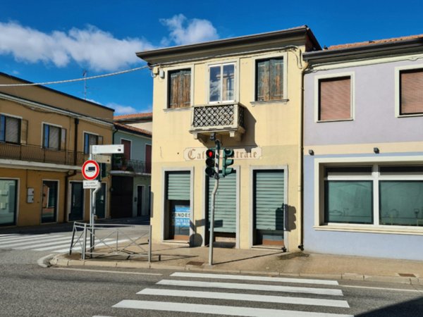 negozio in vendita a Borgo Veneto in zona Saletto