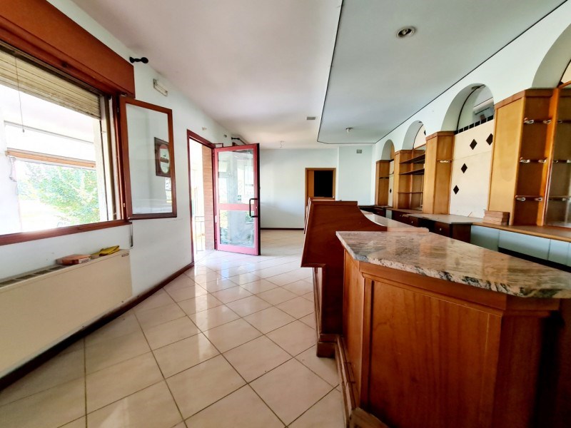 negozio in vendita a Borgo Veneto in zona Saletto