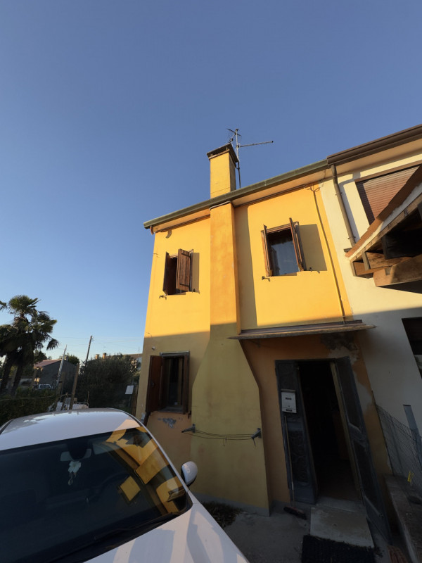casa semindipendente in vendita a Borgo Veneto in zona Megliadino San Fidenzio