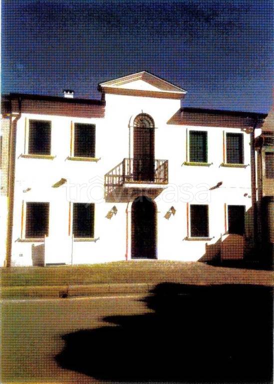negozio in vendita a Borgo Veneto in zona Megliadino San Fidenzio
