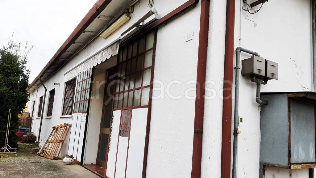 locale commerciale in vendita a Borgo Veneto in zona Saletto