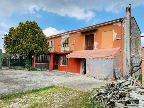 casa indipendente in vendita a Borgo Veneto in zona Saletto