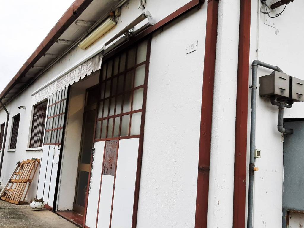 locale commerciale in vendita a Borgo Veneto in zona Saletto