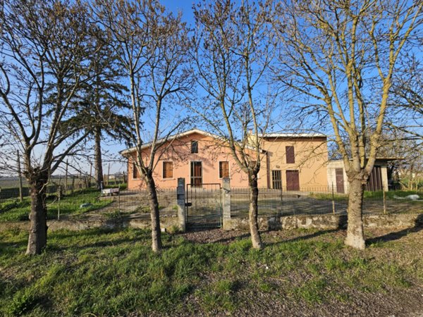 casa indipendente in vendita a Borgo Veneto in zona Taglie