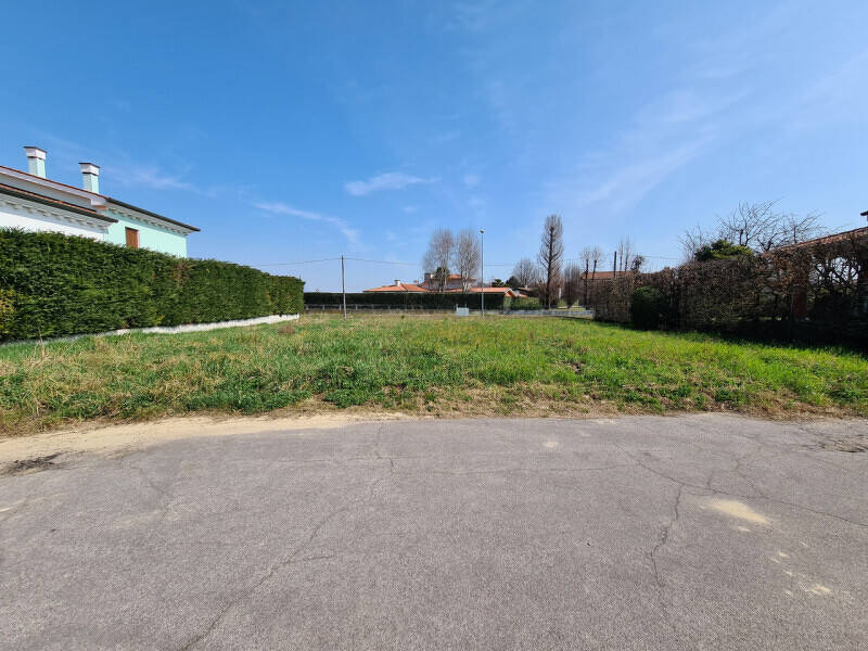 terreno edificabile in vendita a Borgo Veneto in zona Megliadino San Fidenzio