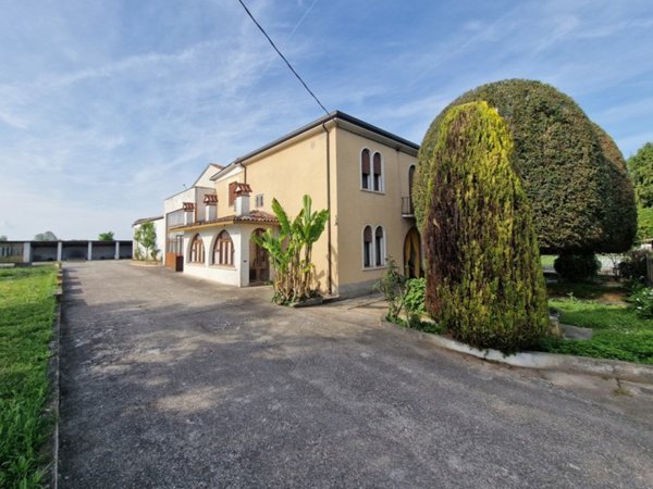 casa indipendente in vendita a Borgo Veneto in zona Santa Margherita d'Adige
